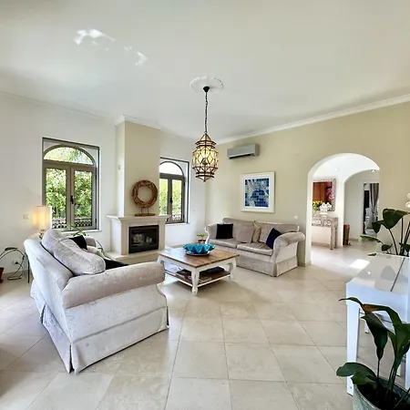 Algarve Stunning With Pool By Homing *
