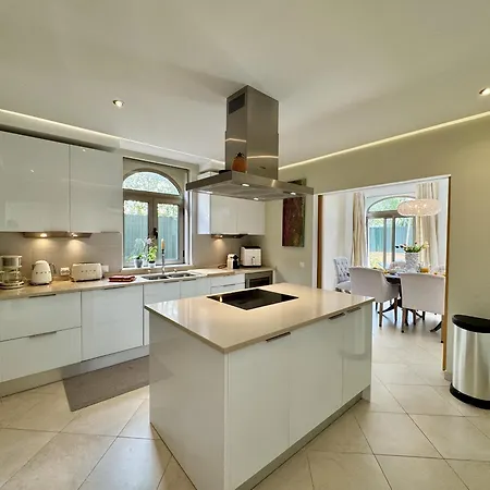 Algarve Stunning With Pool By Homing *