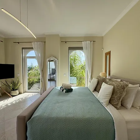 Algarve Stunning With Pool By Homing