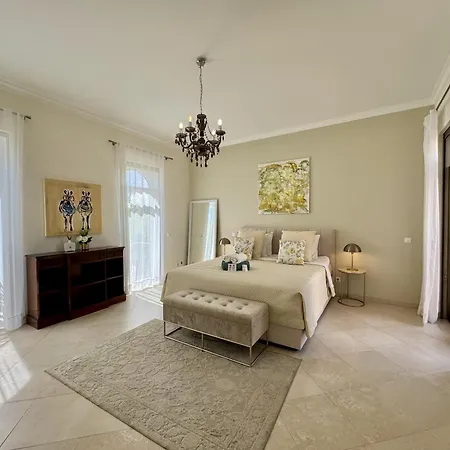 빌라 Algarve Stunning With Pool By Homing