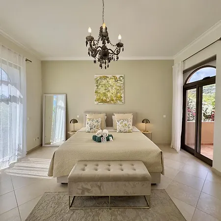 빌라 Algarve Stunning With Pool By Homing