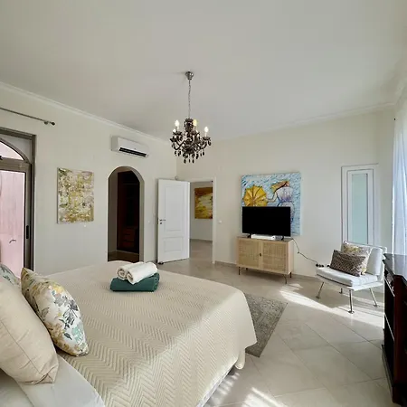 Algarve Stunning With Pool By Homing 빌라 *